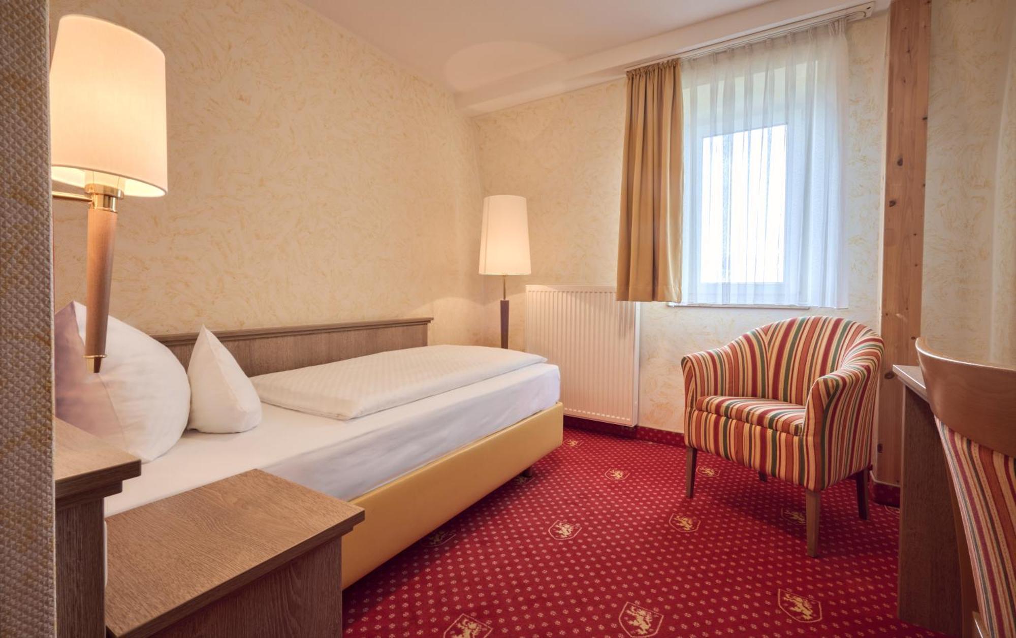 Hotel Wittelsbacher Hoeh ヴュルツブルク 部屋 写真